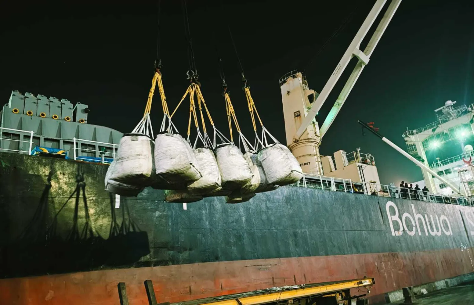 Bulk Cargo Chartering: Vessel Selection, Stowage and Port Restrictions