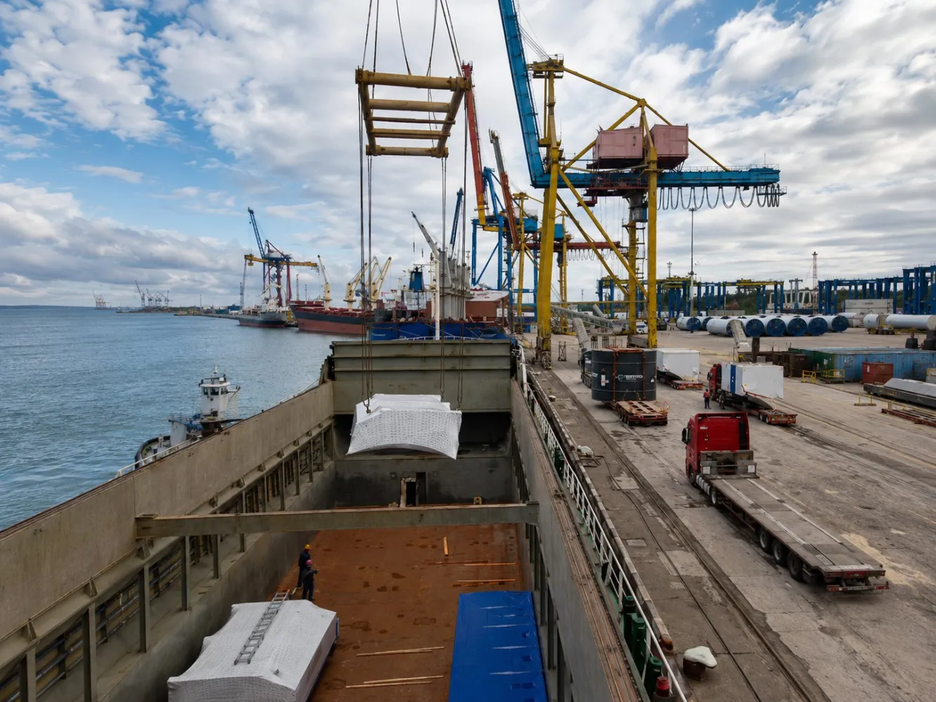 Ship chartering enquiry and vessel selection for cargo transportation