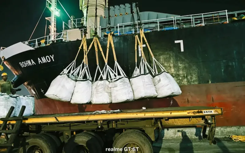 Big bags lifted aboard M/V Bohwa Amoy at night — Shipping and Freight Resource article on breakbulk chartering