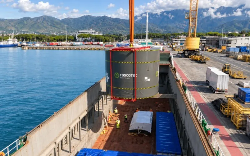 Toscotec cylinder lifted into the hold of a multipurpose vessel in port — Container News article by Konstantin Kalnyi