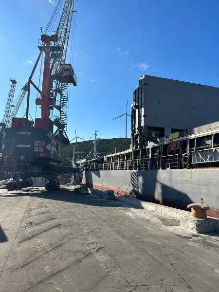 M/V Sea Breeze — 3,800 mts salt