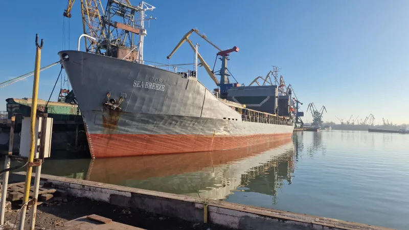 M/V Sea Breeze — 3,800 mts salt