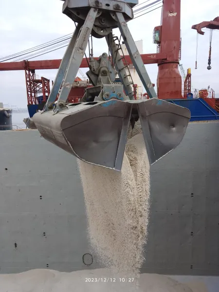 M/V Laga — 3,300 mts salt